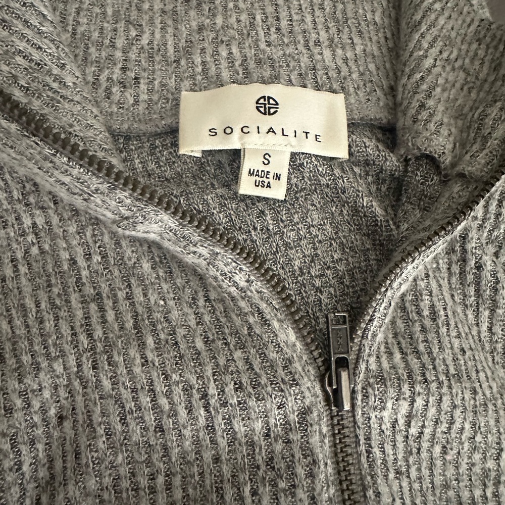 Socialite Heather Gray Ribbed top - Picture 2 of 2